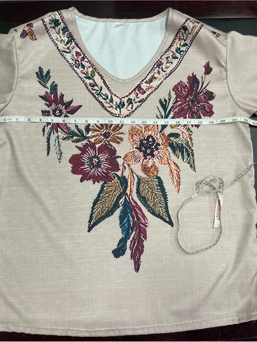 V-neck floral blouse size large - Picture 6 of 7